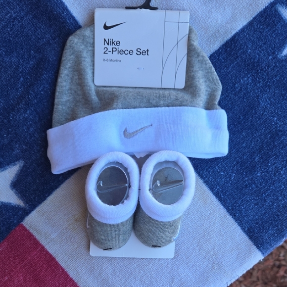 Nike Other - 🧡Nike Infant Gray and White Hat and Booties Set